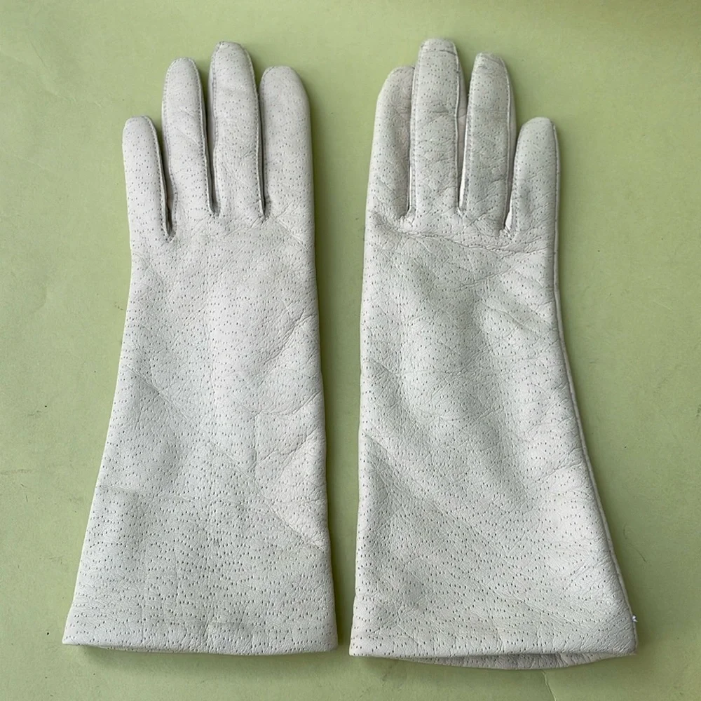 New vintage grayish cream leather gloves with lining
